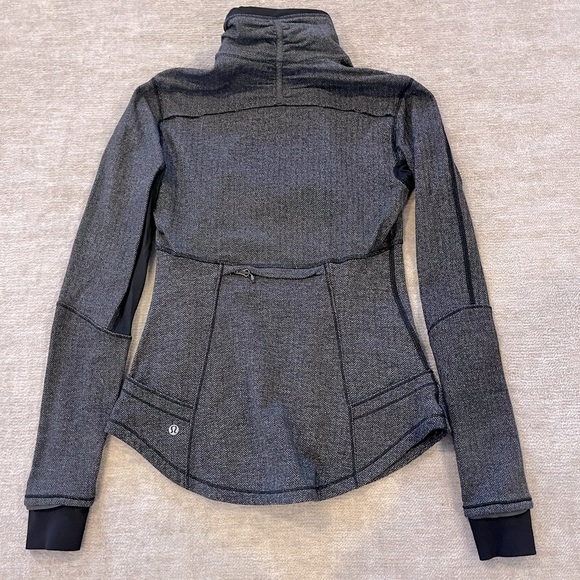 Lululemon Base Runner 1/2 Zip
Heathered Herringbone Heathered Black W3B82S
Sz 8 - Picture 8 of 8
